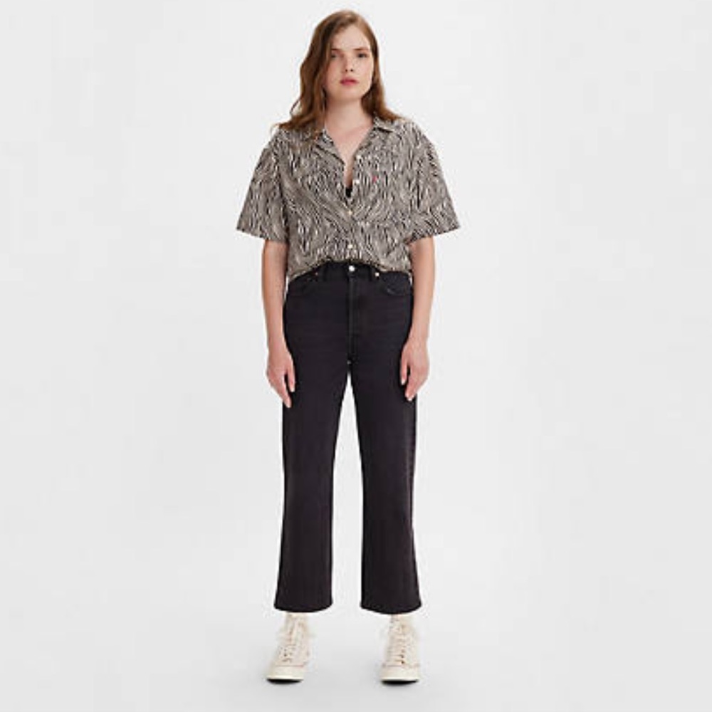 Levi’s ribcage straight ankle black jeans. Color: Feelin cagey black